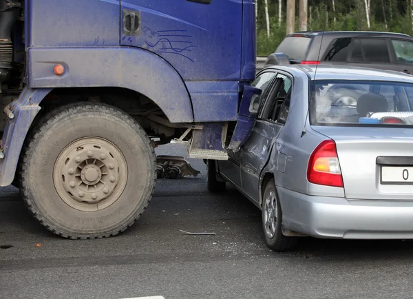 What to Do in the Event of a Commercial Car Accident post thumbnail image